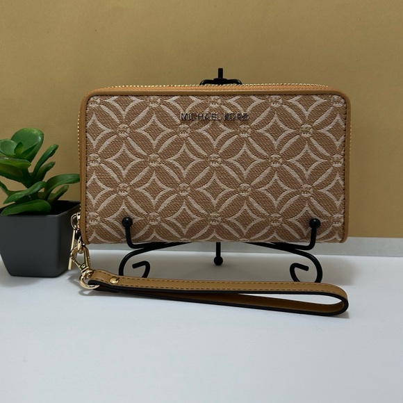 Michael Kors Wallet - Picture 7 of 9